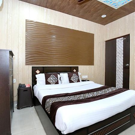 Oyo 8105 Royale Guest House Ludhiana Dış mekan fotoğraf