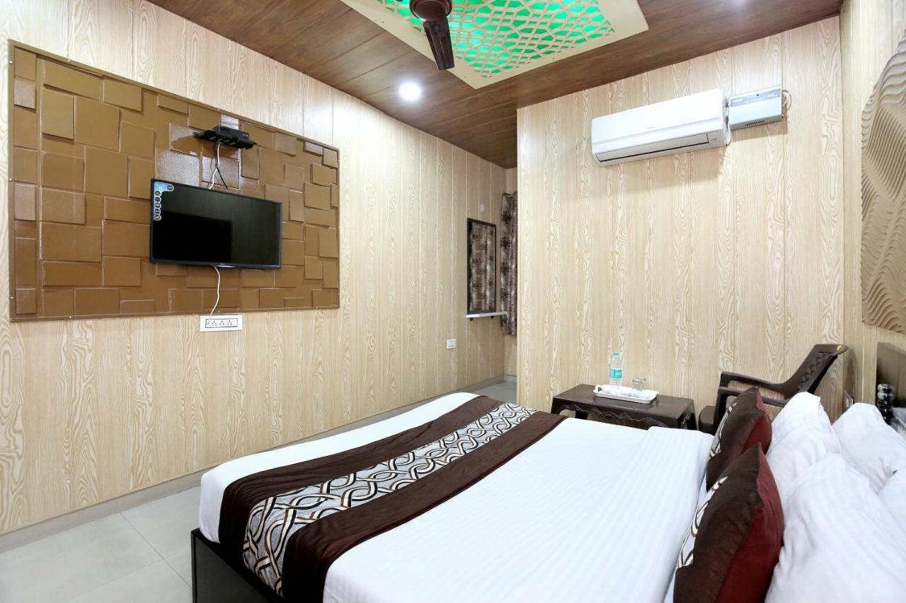 Oyo 8105 Royale Guest House Ludhiana Dış mekan fotoğraf