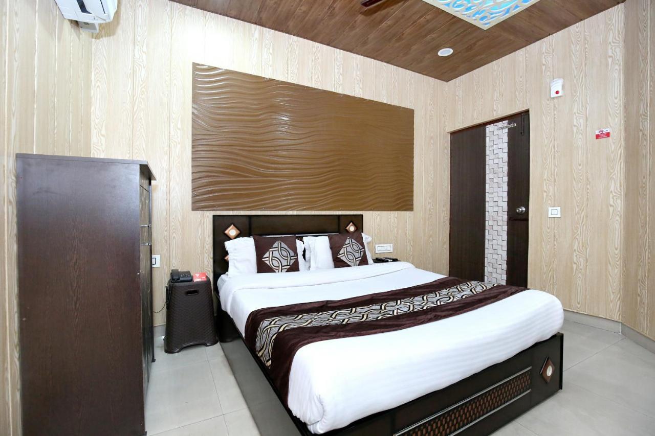 Oyo 8105 Royale Guest House Ludhiana Dış mekan fotoğraf