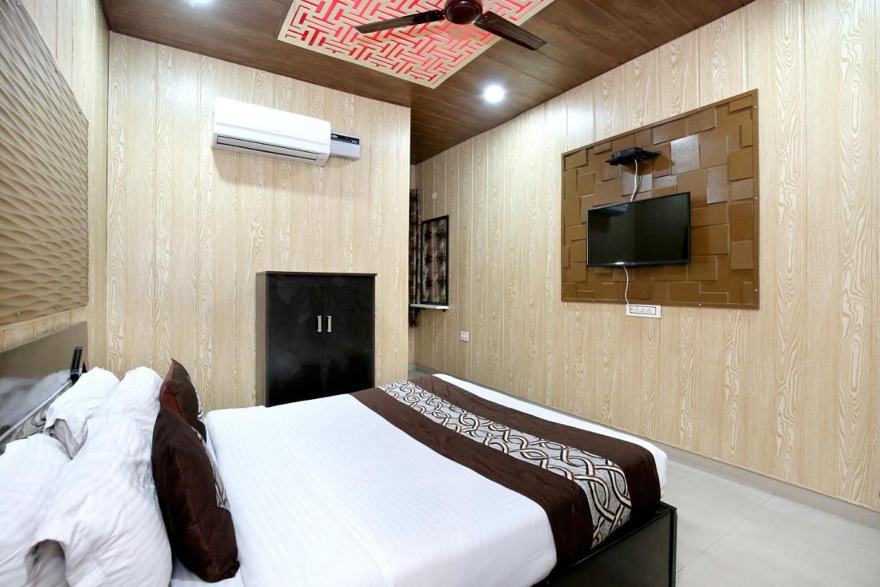 Oyo 8105 Royale Guest House Ludhiana Dış mekan fotoğraf