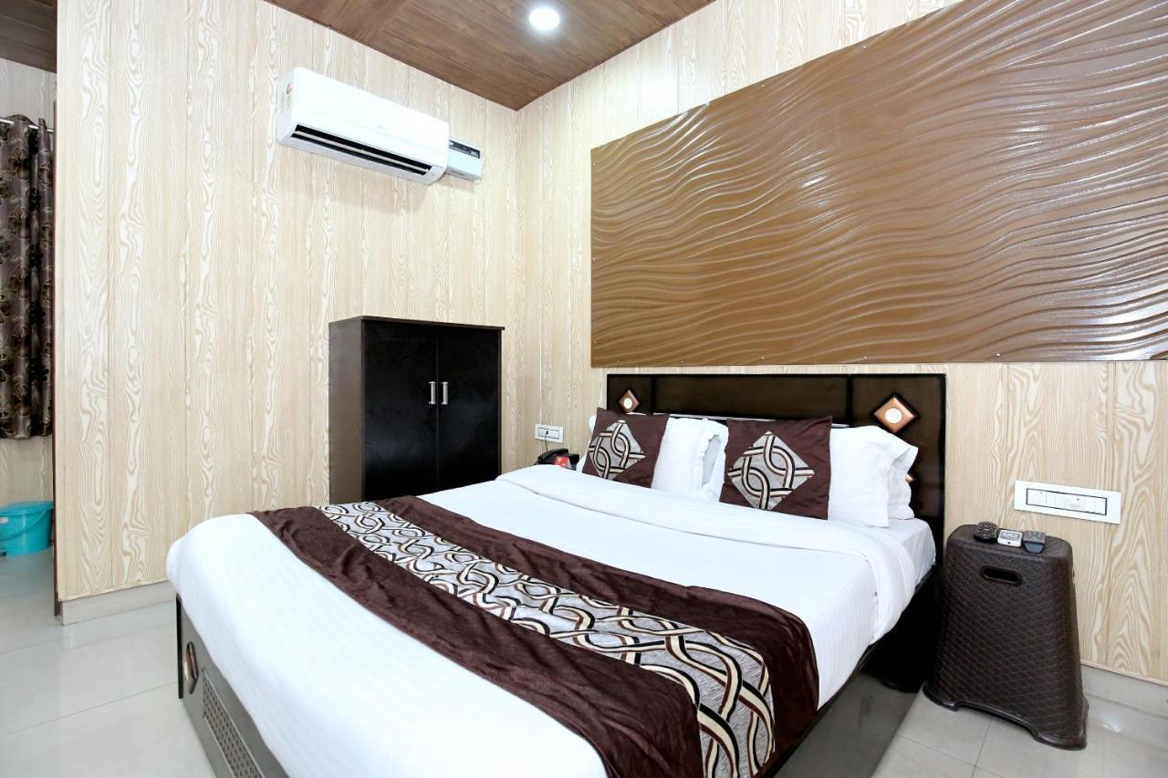 Oyo 8105 Royale Guest House Ludhiana Dış mekan fotoğraf
