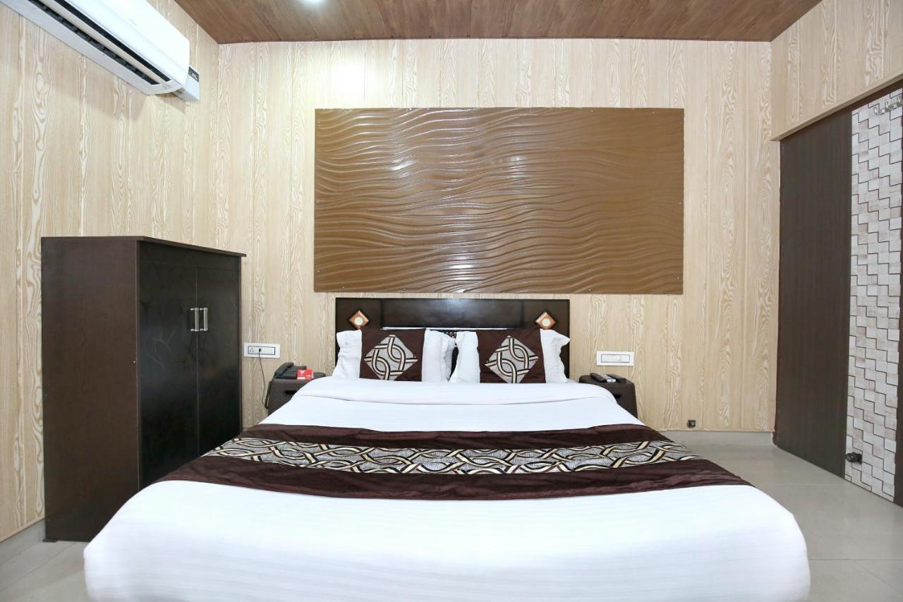 Oyo 8105 Royale Guest House Ludhiana Dış mekan fotoğraf