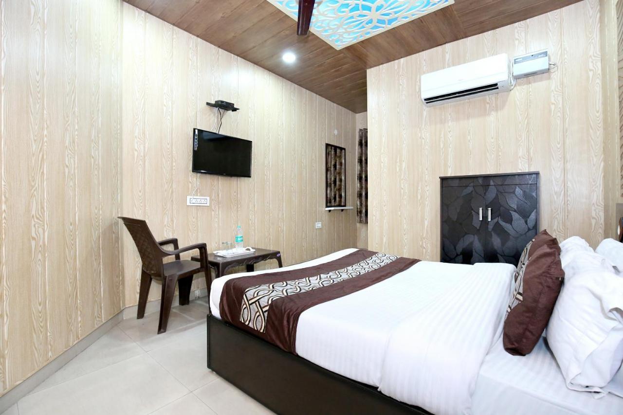Oyo 8105 Royale Guest House Ludhiana Dış mekan fotoğraf