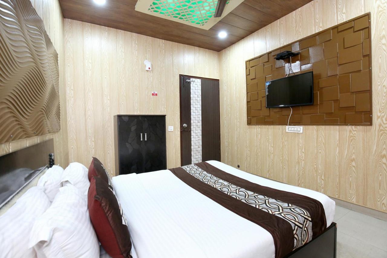 Oyo 8105 Royale Guest House Ludhiana Dış mekan fotoğraf
