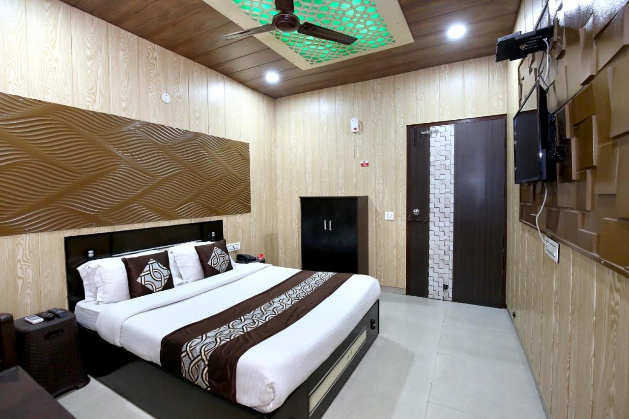 Oyo 8105 Royale Guest House Ludhiana Dış mekan fotoğraf