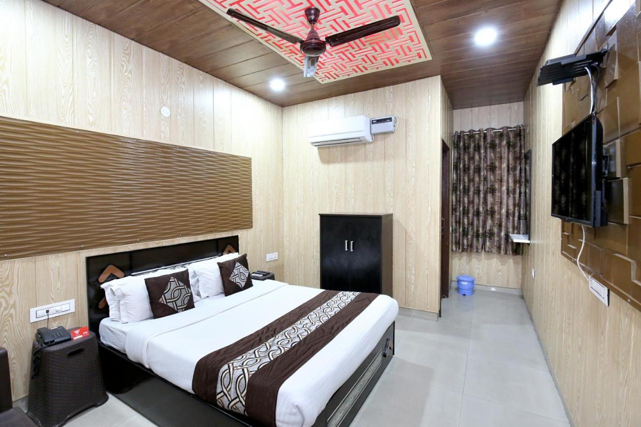 Oyo 8105 Royale Guest House Ludhiana Dış mekan fotoğraf