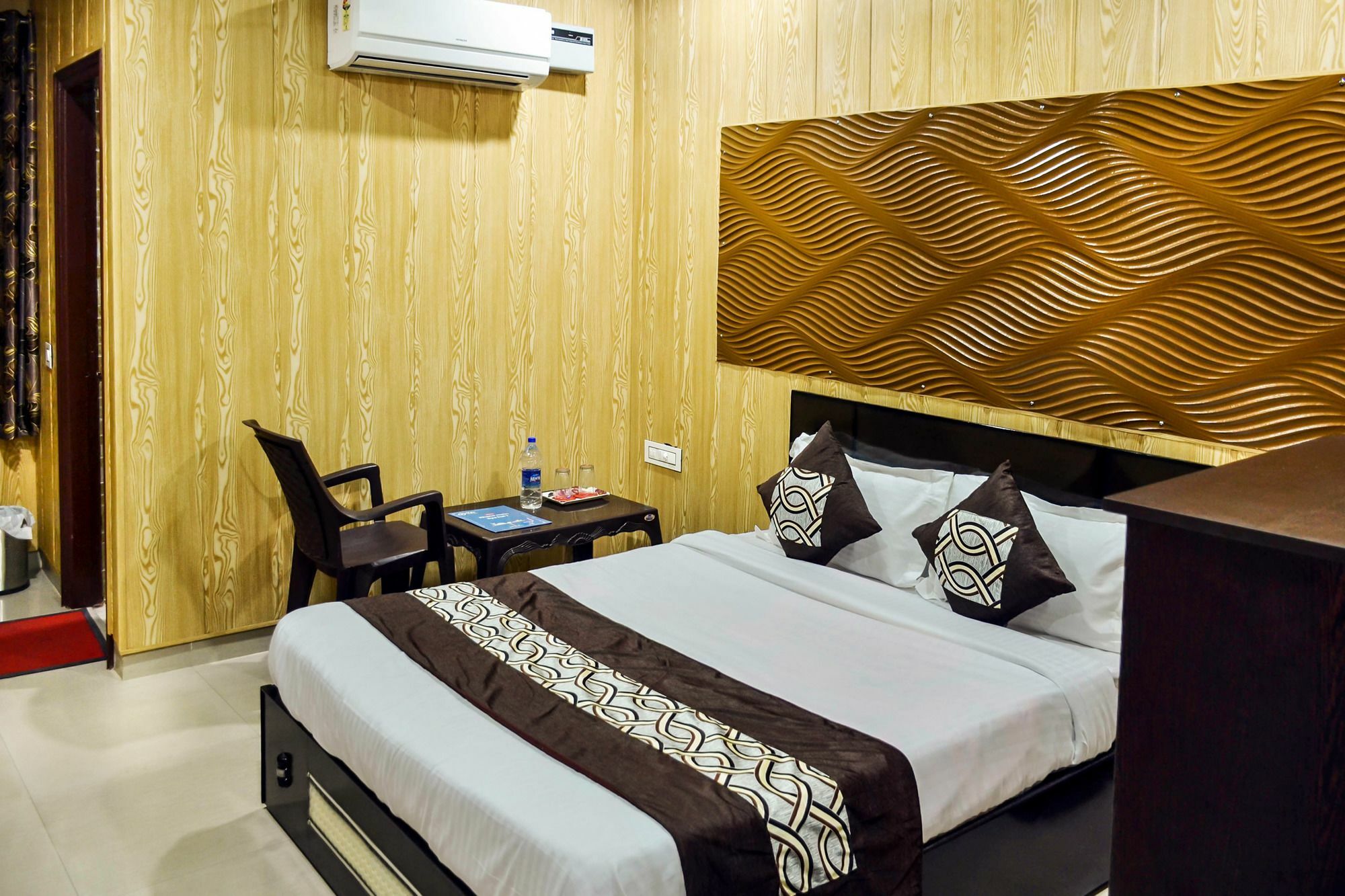 Oyo 8105 Royale Guest House Ludhiana Dış mekan fotoğraf