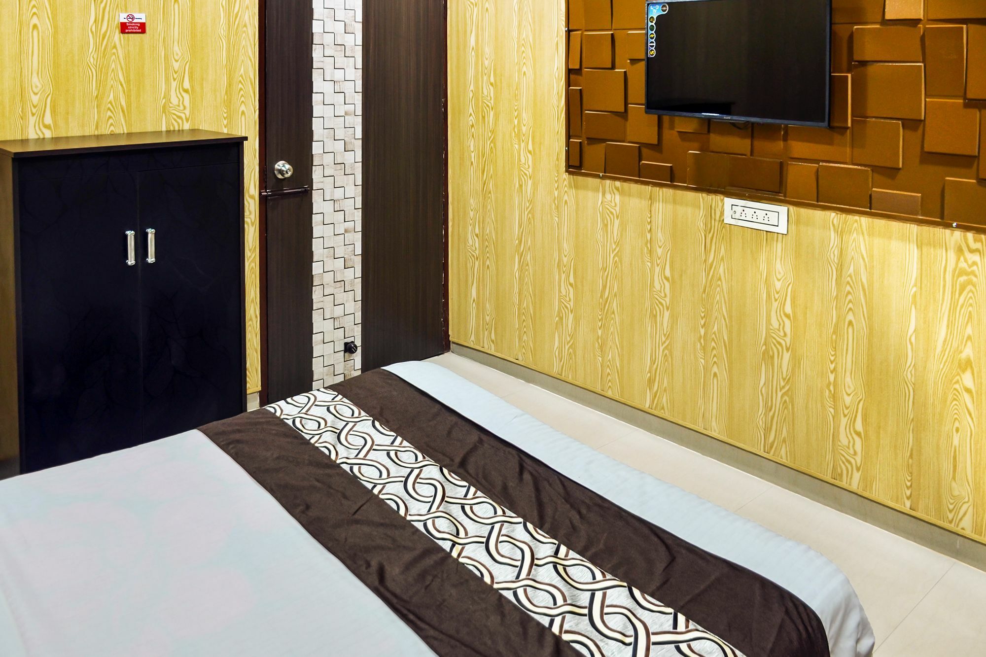 Oyo 8105 Royale Guest House Ludhiana Dış mekan fotoğraf